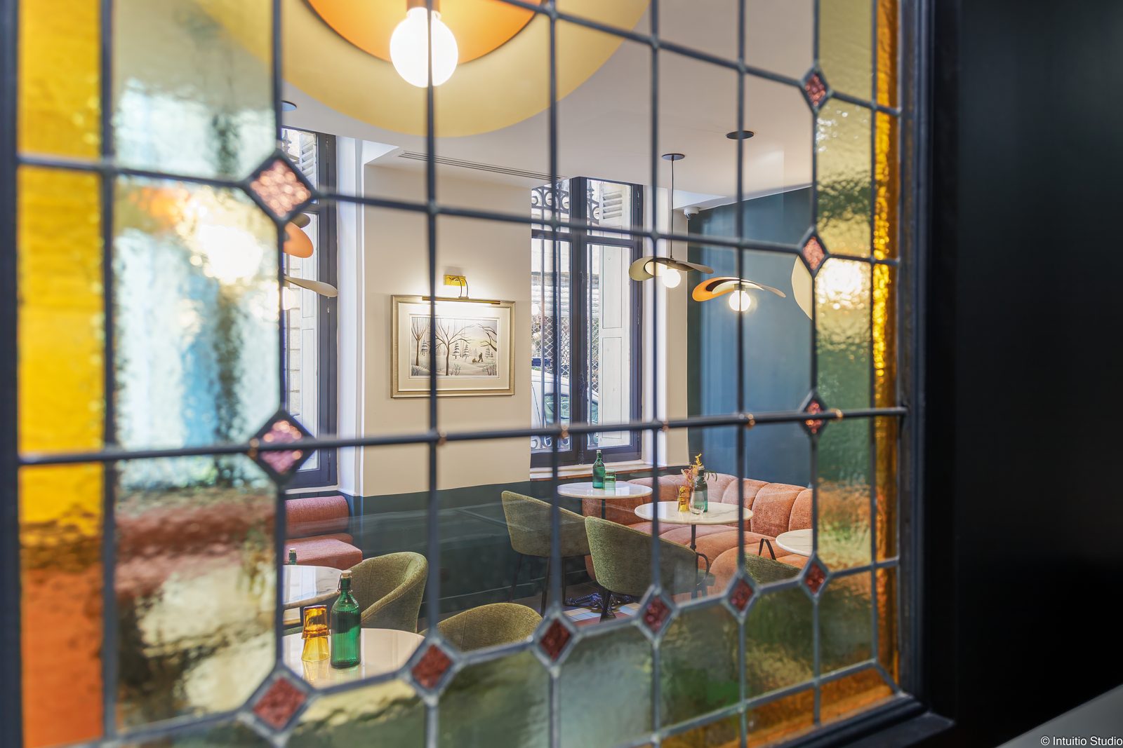 Vitrail sur mesure entre la boutique et le salon de thé Lalère