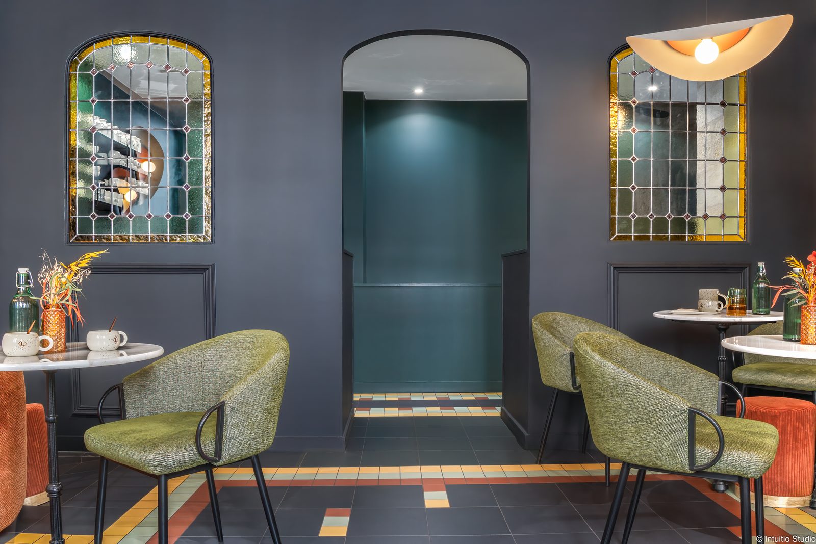 Vitraux sur mesure et arche du salon de thé de la Chocolaterie Lalère